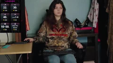 TreeJeanne online show from October 2025 12:34:02 PM