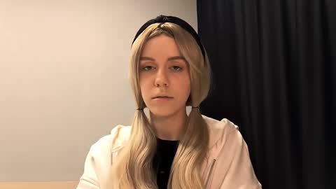 Snapshot of tressamarshbanks chatting on October 2025 07:22:01 PM Alice online show from October 2025 07:22:01 PM