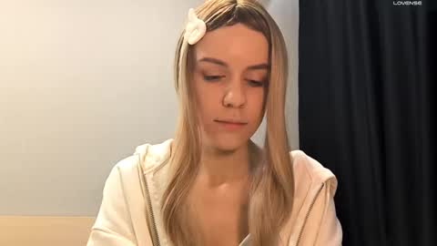 Snapshot of tressamarshbanks chatting on October 2025 06:30:02 PM Alice online show from October 2025 06:30:02 PM