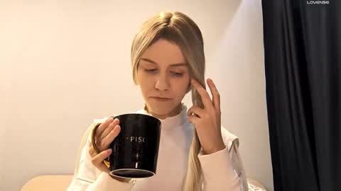 Snapshot of tressamarshbanks chatting on October 2025 06:39:02 PM Alice online show from October 2025 06:39:02 PM