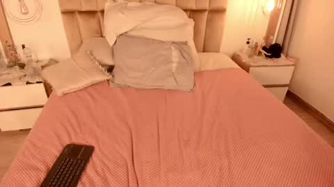 Twiggy online show from February 2025 11:38:02 PM