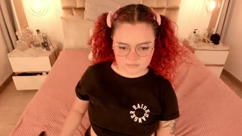 Twiggy online show from February 2025 08:10:01 PM