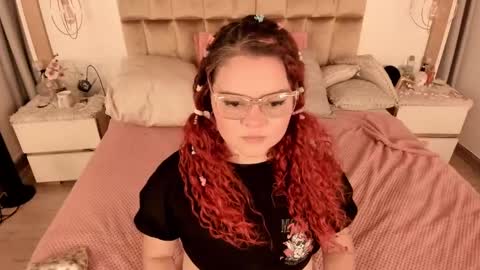 Twiggy online show from February 2025 09:03:02 PM