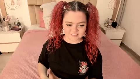 Twiggy online show from February 2025 08:19:02 PM