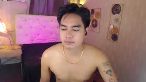 Snapshot of ultimatesexytrans chatting on November 2025 04:51:01 PM Alex online show from November 2025 04:51:01 PM