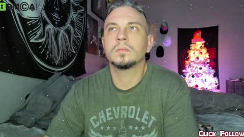 Snapshot of uncutstudxxx chatting on December 2024 09:21:02 AM UncutSTUDXXXManyvids online show from December 2024 09:21:02 AM