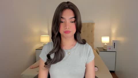 Snapshot of underrated_trans chatting on November 2025 02:02:01 PM Lily online show from November 2025 02:02:01 PM