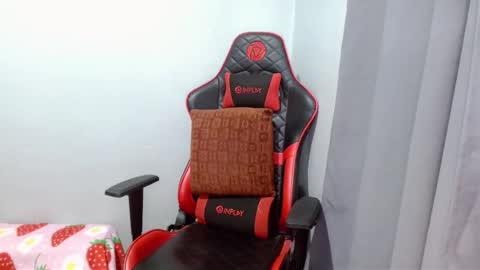 Snapshot of urasian_kentoyxx77 chatting on October 2025 01:57:01 AM Kentoy online show from October 2025 01:57:01 AM