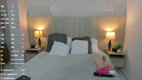 Snapshot of valentina_robertson chatting on January 2025 10:18:01 PM online show from January 2025 10:18:01 PM