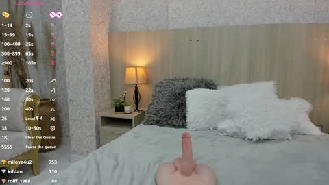 Snapshot of valentina_robertson chatting on January 2025 01:21:02 AM online show from January 2025 01:21:02 AM