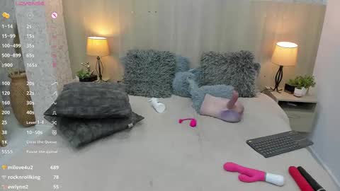 Snapshot of valentina_robertson chatting on March 2025 10:31:02 PM online show from March 2025 10:31:02 PM