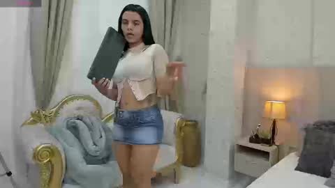 Snapshot of valentina_robertson chatting on September 2025 09:37:02 PM online show from September 2025 09:37:02 PM