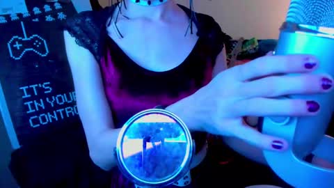 Tina Bates online show from September 2025 08:59:02 AM