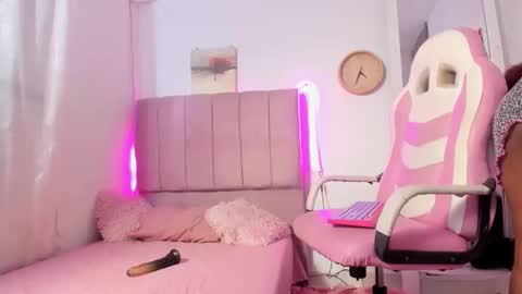 Snapshot of valerin_salazar chatting on November 2025 07:45:02 PM valeria online show from November 2025 07:45:02 PM