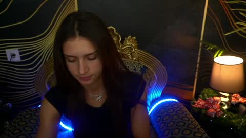 Snapshot of valeryroyale chatting on December 2024 03:44:02 PM Valery online show from December 2024 03:44:02 PM