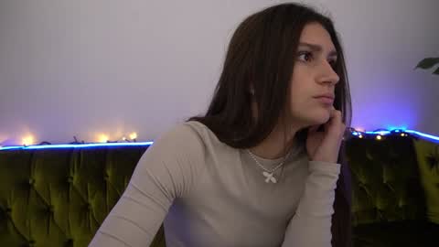 Snapshot of valeryroyale chatting on December 2024 05:19:02 PM Valery online show from December 2024 05:19:02 PM