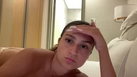 Snapshot of valeryroyale chatting on October 2025 06:48:01 PM Valery online show from October 2025 06:48:01 PM