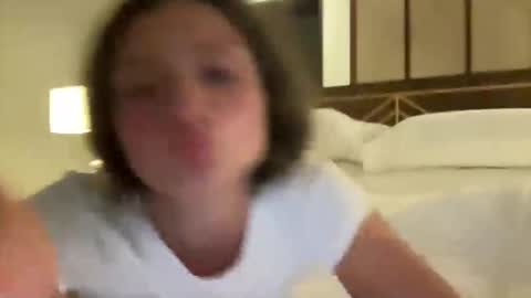 Snapshot of valeryroyale chatting on November 2025 06:11:02 PM Valery online show from November 2025 06:11:02 PM