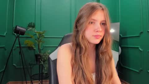 velvet_cherry online show from February 2025 06:00:02 PM
