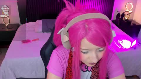 velvet_fangs222 online show from September 2025 08:01:02 PM