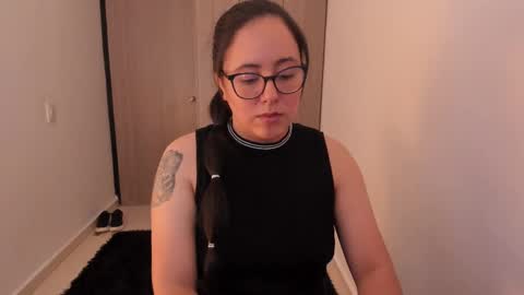 Snapshot of venus_cat_ chatting on October 2025 06:18:01 PM Venus online show from October 2025 06:18:01 PM