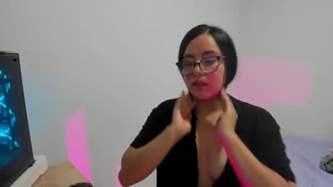 Snapshot of venus_cat_ chatting on October 2025 01:28:02 AM Venus online show from October 2025 01:28:02 AM