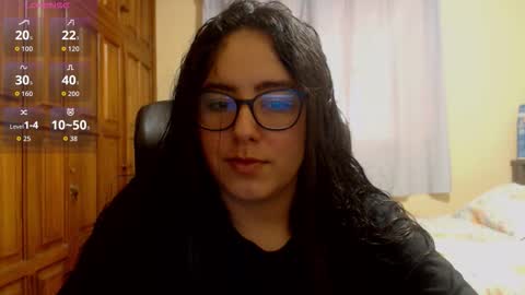 Snapshot of venus_cat_ chatting on December 2025 09:43:01 PM Venus online show from December 2025 09:43:01 PM