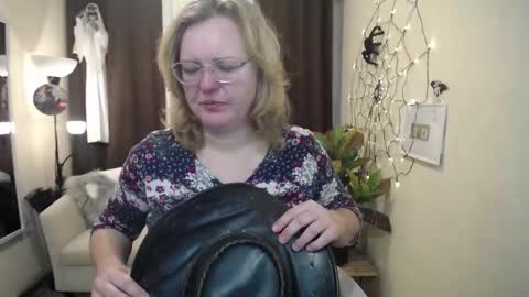 Snapshot of vestawoody chatting on October 2025 07:10:02 AM vestawoody online show from October 2025 07:10:02 AM