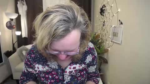 Snapshot of vestawoody chatting on October 2025 07:09:02 AM vestawoody online show from October 2025 07:09:02 AM