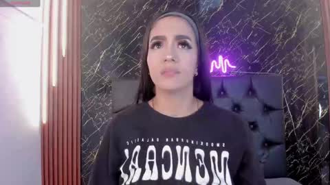 Snapshot of vichy_evans chatting on November 2025 08:20:01 PM Vichy Everyday From 1400 to 2130 Col Time online show from November 2025 08:20:01 PM