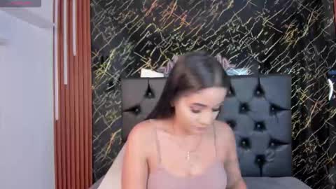 Snapshot of vichy_evans chatting on November 2025 07:38:01 PM Vichy Everyday From 1400 to 2130 Col Time online show from November 2025 07:38:01 PM