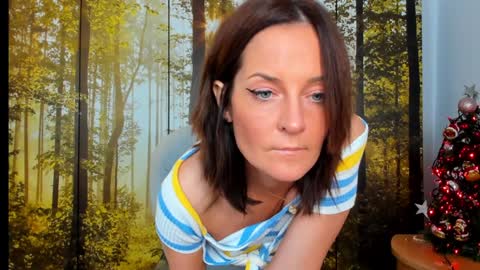 ViciousQueenu can call me Laura online show from December 2025 05:53:01 PM