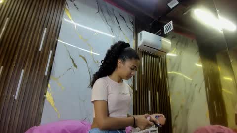 Victoria  online show from October 2025 07:54:01 PM