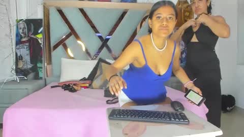 Snapshot of vikitomson chatting on December 2024 12:57:02 PM vikiTomson online show from December 2024 12:57:02 PM