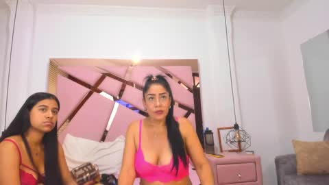 Snapshot of vikitomson chatting on February 2025 05:14:01 PM vikiTomson online show from February 2025 05:14:01 PM