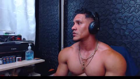 Viktor Herrera online show from December 2024 08:25:01 PM