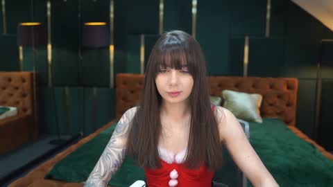 Snapshot of viktoria_storm chatting on December 2024 08:23:02 AM Alisa online show from December 2024 08:23:02 AM