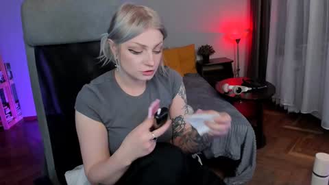 violet_oblivion online show from December 2024 06:13:01 PM