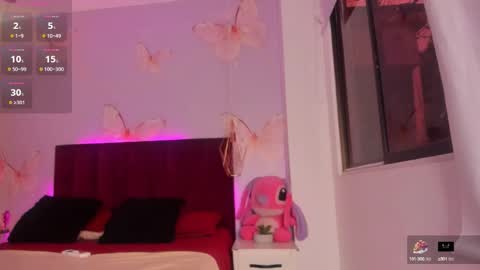 Snapshot of vivi_prinncess chatting on September 2025 10:32:01 PM Viviana online show from September 2025 10:32:01 PM