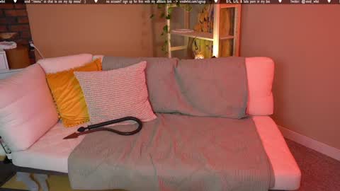 Snapshot of vivid_whit chatting on October 2025 03:05:01 AM Whitney online show from October 2025 03:05:01 AM