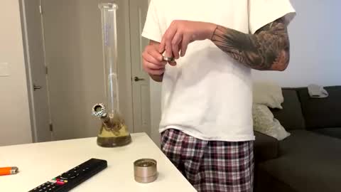 Snapshot of weeklymarz97 chatting on November 2025 10:21:02 PM weeklymarz97 online show from November 2025 10:21:02 PM