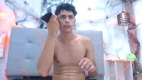 Snapshot of wiltom_ chatting on November 2025 02:30:01 PM Wiltom online show from November 2025 02:30:01 PM