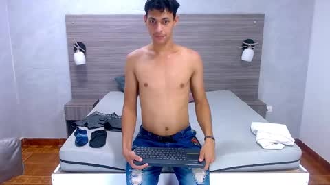 Snapshot of wiltom_ chatting on November 2025 03:48:01 AM Wiltom online show from November 2025 03:48:01 AM