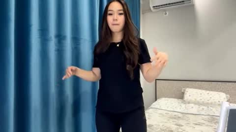 Snapshot of winterluchini chatting on November 2025 02:39:02 PM Amina online show from November 2025 02:39:02 PM