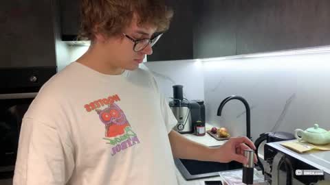 Snapshot of woods_jerk chatting on October 2025 06:23:01 PM Mitya online show from October 2025 06:23:01 PM