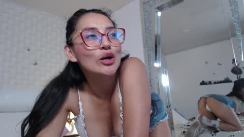 Snapshot of ximenaa_suarez chatting on February 2025 07:56:02 AM ximena suarez online show from February 2025 07:56:02 AM