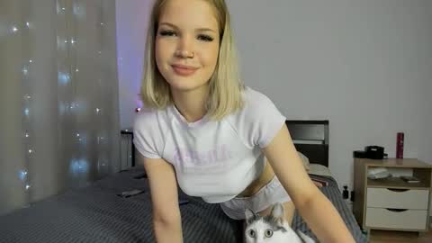 Snapshot of xloe_queen chatting on November 2025 11:22:01 AM Chloe online show from November 2025 11:22:01 AM