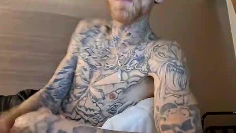 Snapshot of yfwb69xxx chatting on October 2025 11:33:02 AM yfwb69xxx online show from October 2025 11:33:02 AM