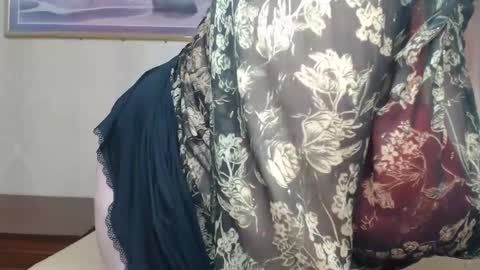 Snapshot of yourmilf4love chatting on October 2025 04:41:01 PM lANA online show from October 2025 04:41:01 PM