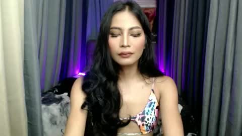 Snapshot of yourprettybella_ts chatting on November 2025 03:54:01 PM yourprettybella_ts online show from November 2025 03:54:01 PM